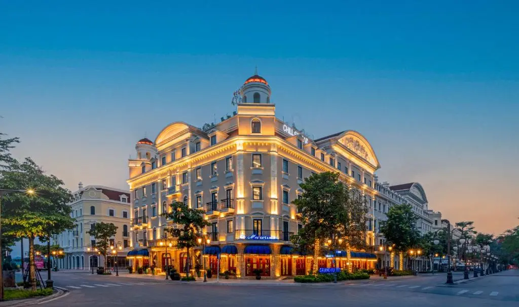 GRAND FLEUVE BOUTIQUE 或 DREAM HALONG HOTEL 或同級